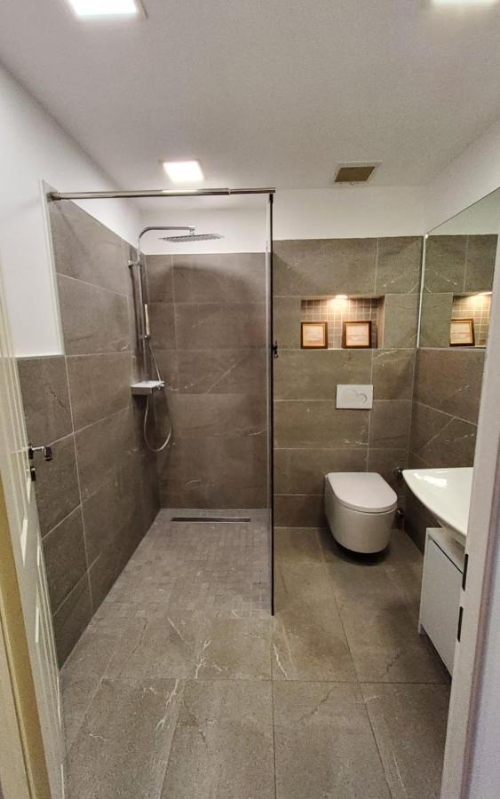 3 Zimmer Wohnung - Keine Party Wohnung ! 6 Personen Düsseldorf Eksteriør billede