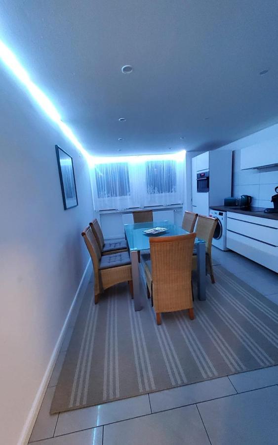 3 Zimmer Wohnung - Keine Party Wohnung ! 6 Personen Düsseldorf Eksteriør billede